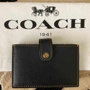 Coach Accordion Card Case